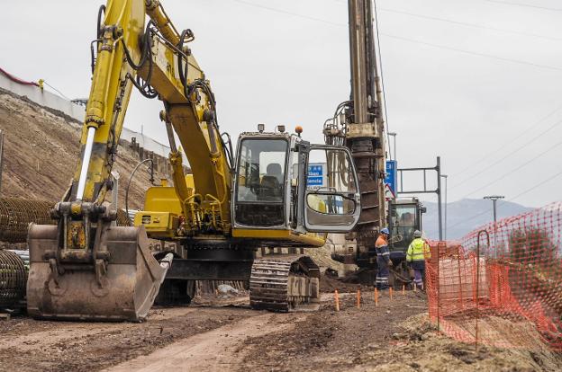 Los primeros trabajos de la obra del nudo de Torrelavega ya son visibles. 