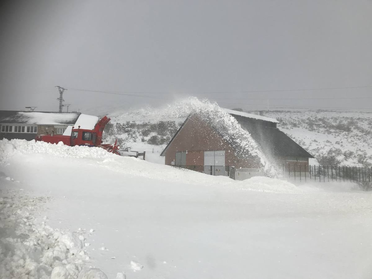 Así están el pueblo de Olea (Valdeolea) y Brañavieja este lunes por la mañana