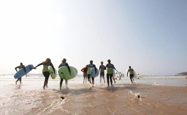 El surf fue la actividad principal para los visitantes.
