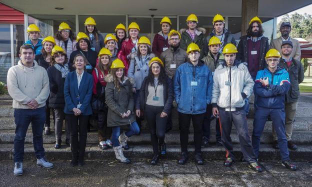 Los alumnos visitaron el complejo de Ensa en la Avenida Juan Carlos , en Maliaño.