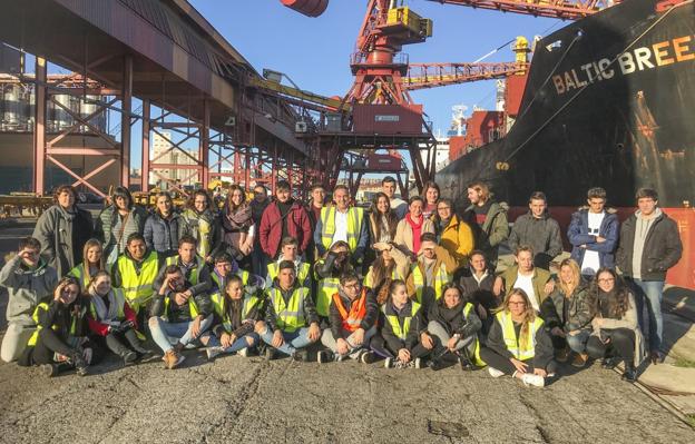 Los estudiantes conocieron la Terminal de Graneles Agroalimentarios en el Puerto de Santander.::