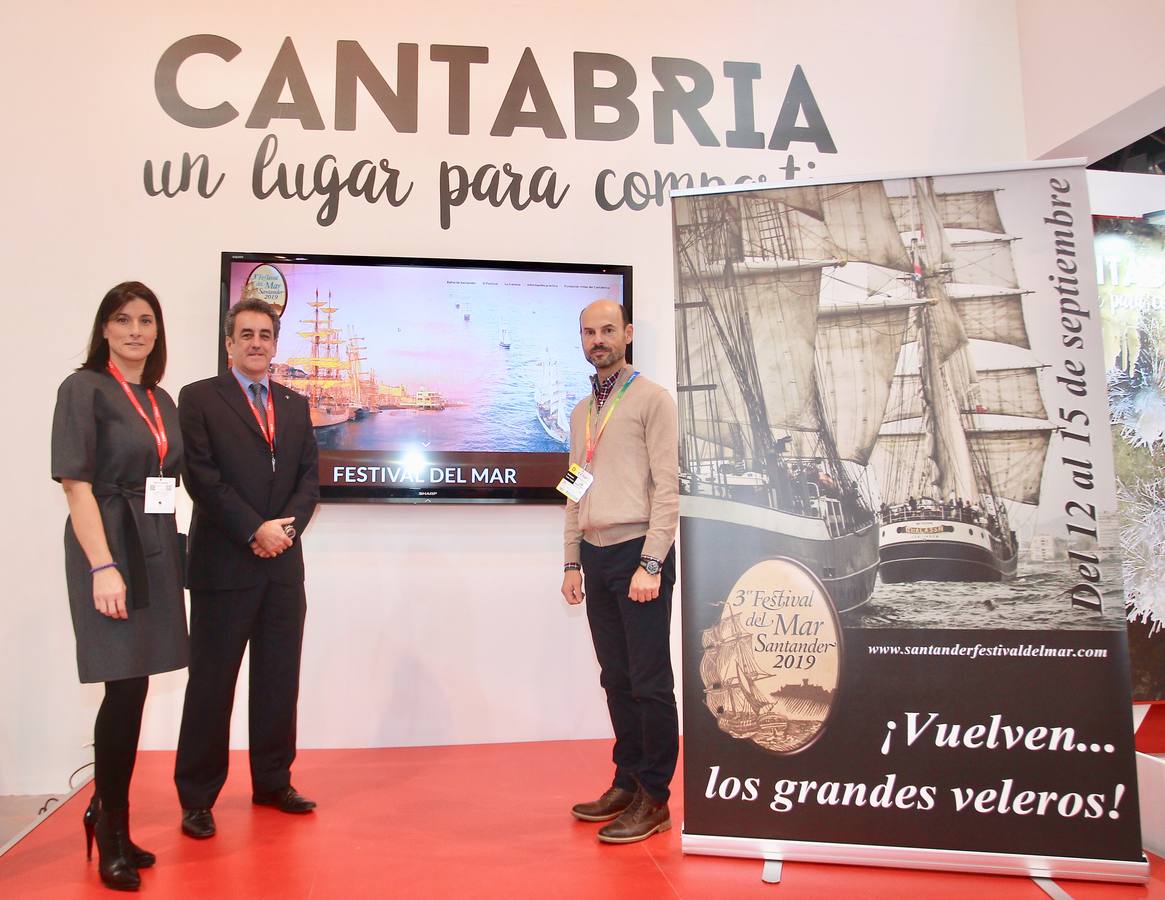 La alcaldesa de Santander, Gema Igual, el consejero de Turismo, Francisco Martín y el responsable de la Fundación Villas del Cantábrico, Antonio Longarela.