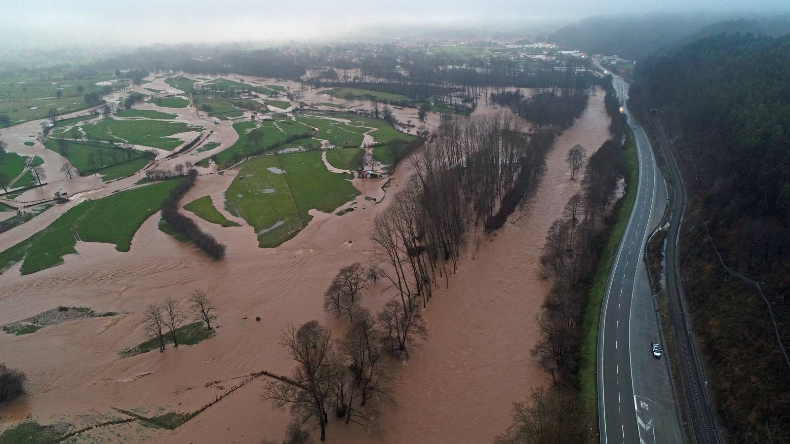 Este es el aspecto que presentaba el río Pas a vista de dron