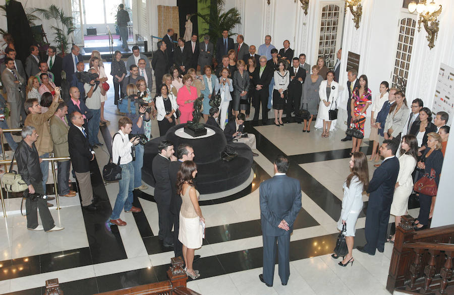 El modisto fue invitado a la IV Semana Internacional de la Moda de Cantabria, celebrada en 2006, donde dejó patente su elegancia innata