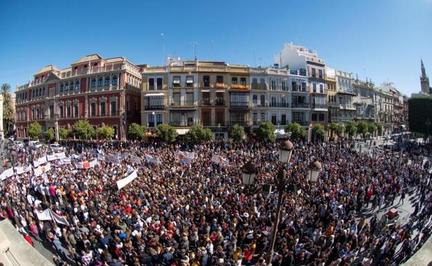 Unas 4.000 personas piden que se repita el juicio de Marta del Castillo. 