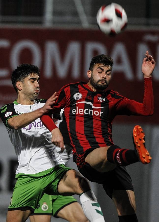 Los verdiblancos se han impuesto por la mínima (0-1) en su visita al Arenas de Getxo gracias a un penalti en el minuto 88.