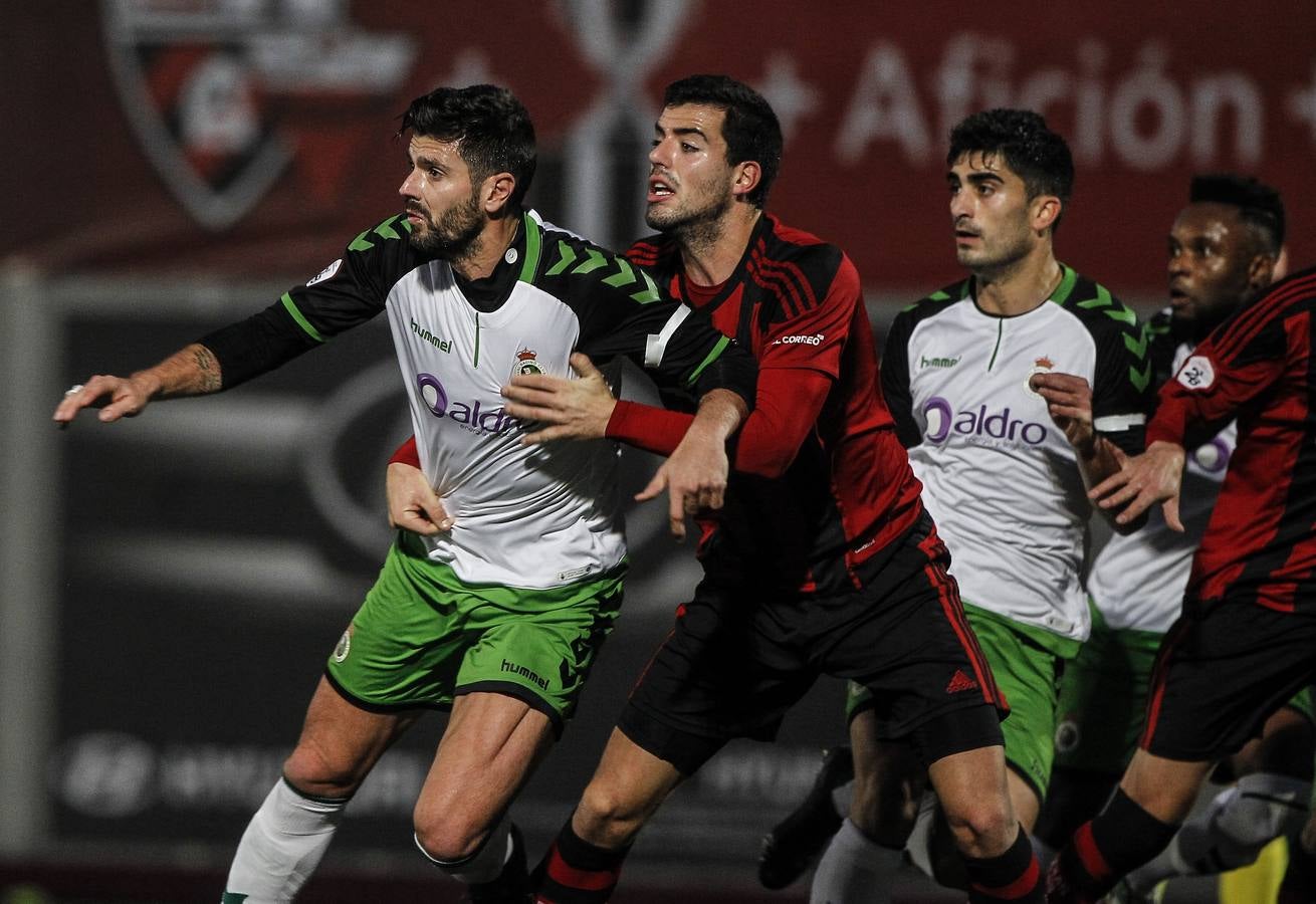 Los verdiblancos se han impuesto por la mínima (0-1) en su visita al Arenas de Getxo gracias a un penalti en el minuto 88.