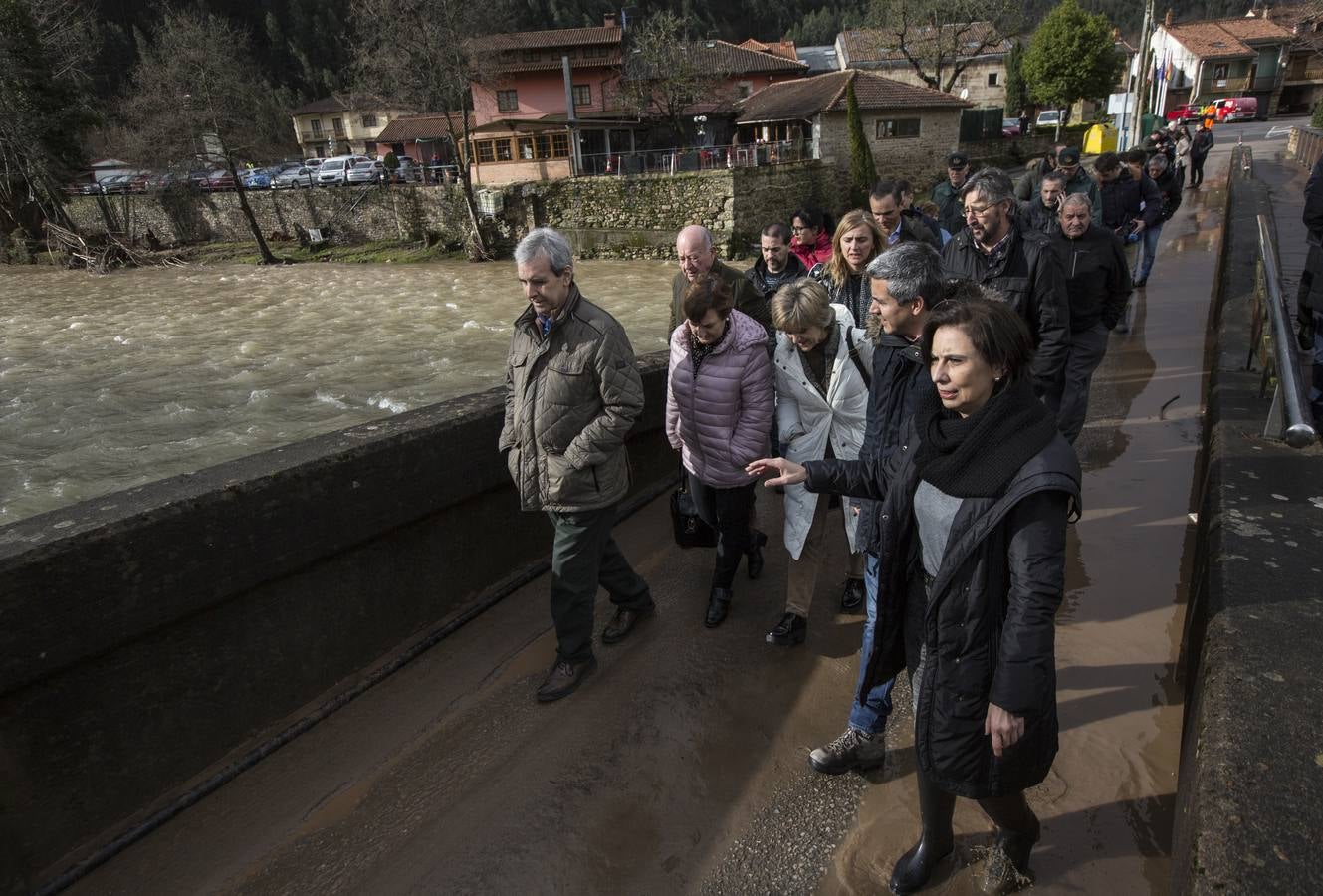 Fotos: La ministra de Sanidad visita las zonas afectadas por las inundaciones