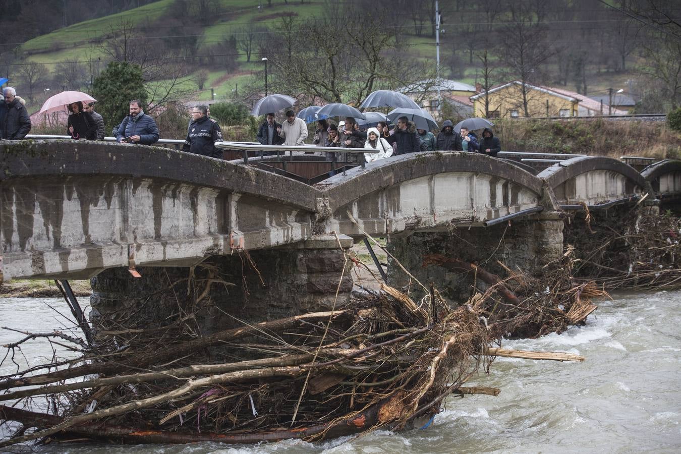 Fotos: La ministra de Sanidad visita las zonas afectadas por las inundaciones