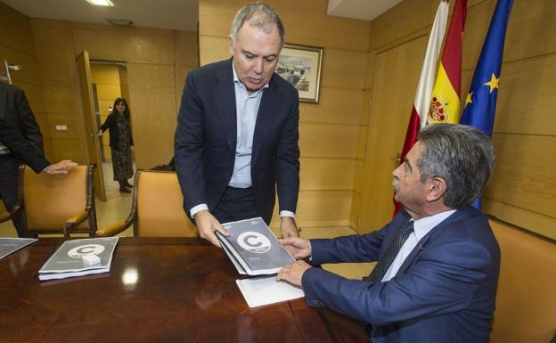 Gobierno y patronal tratarán de integrar en un único proyecto sus planes estratégicos