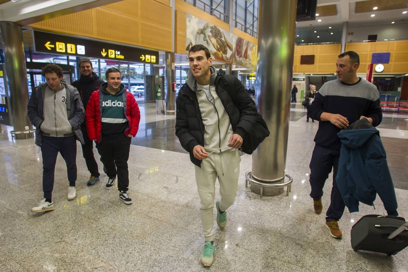 Sergio García, este martes por la tarde en el aeropuerto Seve Ballesteros, antes de partir hacia Londres.