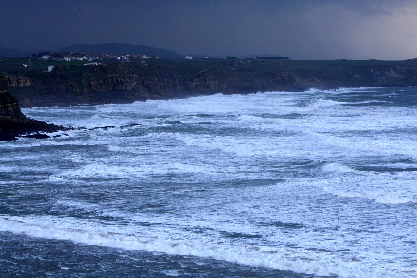 Fotos: La borrasca &#039;Gabriel&#039; deja viento y lluvia en Cantabria