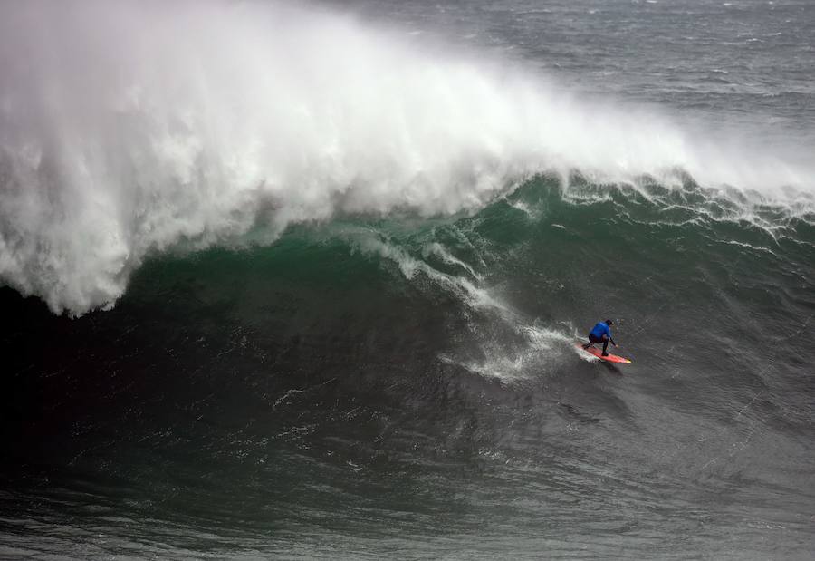 Una veintena de los mejores surfistas de olas grandes del mundo se dieron cita en Ribadeo (Lugo) para cabalgar O Panchorro, la ola de más diez metros que se forma en las inmediaciones de Illa Pancha, en la primera edición del LipChain Illa Pancha Challenge 2019. El espectáculo congregó a numeroso público y suscitó una gran expectación internacional al retransmitirse en directo por internet durante siete horas. La victoria de este campeonato fue para los surfistas brasileños 'Chumbo' y Cosenza.