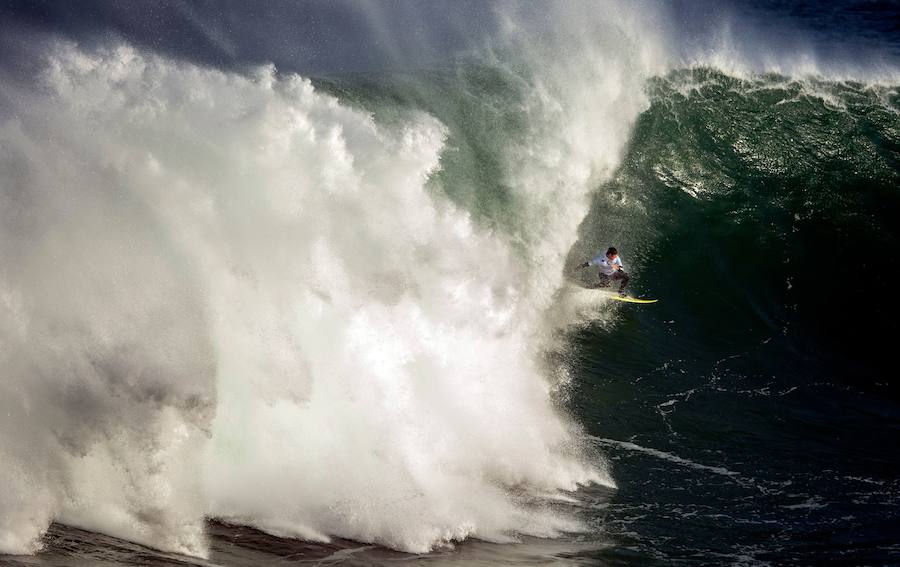 Una veintena de los mejores surfistas de olas grandes del mundo se dieron cita en Ribadeo (Lugo) para cabalgar O Panchorro, la ola de más diez metros que se forma en las inmediaciones de Illa Pancha, en la primera edición del LipChain Illa Pancha Challenge 2019. El espectáculo congregó a numeroso público y suscitó una gran expectación internacional al retransmitirse en directo por internet durante siete horas. La victoria de este campeonato fue para los surfistas brasileños 'Chumbo' y Cosenza.