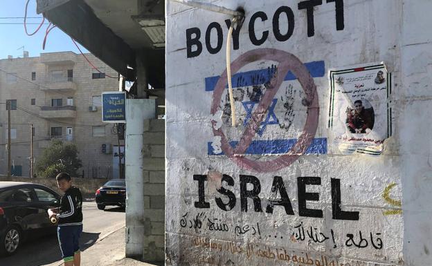 Un grafiti en contra de Israel en Palestina. 