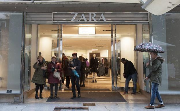 En Cantabria, Zara tiene tres tiendas. Una en Santander, otra en Torrelavega y la última en el Centro Comercial Valle Real.