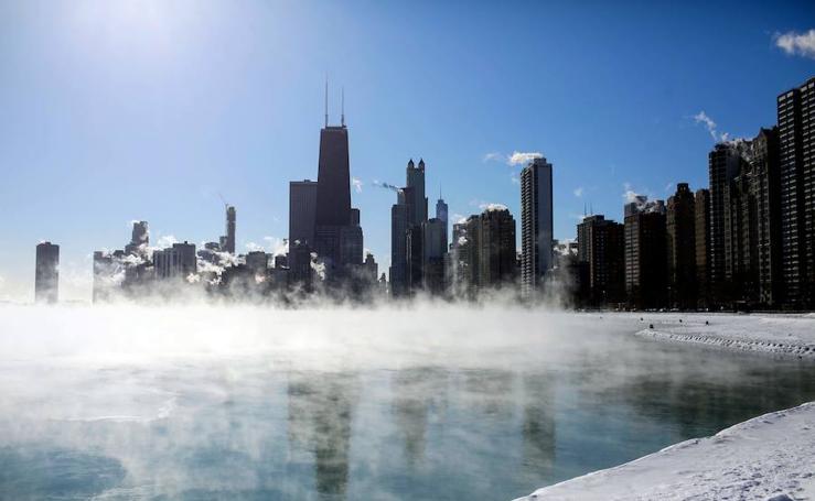 Las temperaturas extremas dejan ocho muertos en los estados de Illinois, Wisconsin, Iowa y Nebraska, y varios casos de congelamiento. En algunos casos han desplomado los termómetros hasta los 40 grados bajo cero, por lo que las autoridades han instado a la ciudadanía a extremar la precaución.