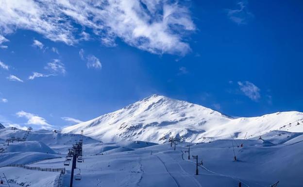 La estación de Boí Taull, cubierta por la nieve, en este inicio de temporada