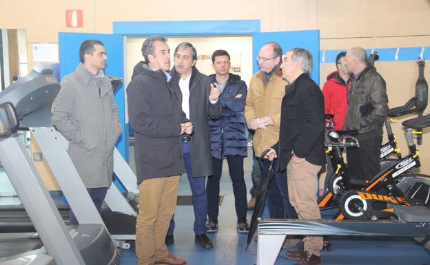 Francisco Martín ha visitado el polideportivo de Potes.