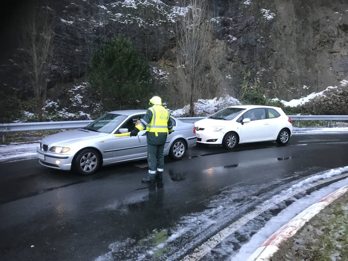 Fotos: Así de complicado ha sido circular por la A-67 esta mañana