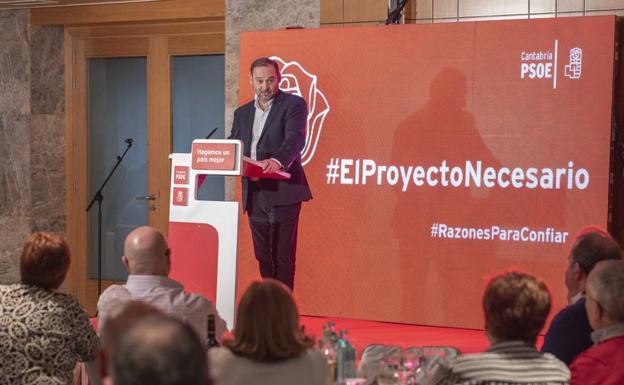 Ábalos, protagonista del mítin del PSOE en Santander.