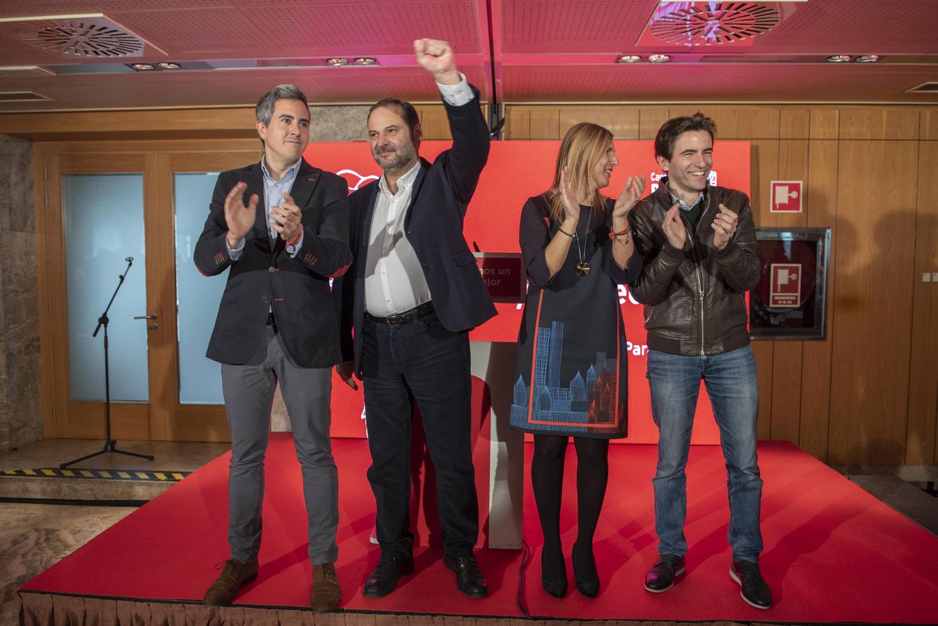 El ministro de Fomento ha acompañado a los candidatos del PSOE a los principales ayuntamiento de Cantabria.