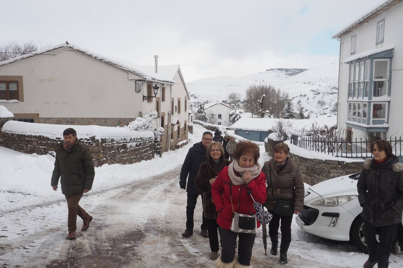 El paso de la borrasca 'Helena' viste de blanco los paisajes de Campoo.