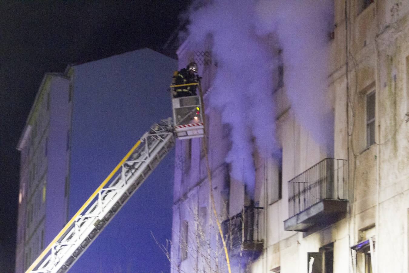 Fotos: La operación de los bomberos para sofocar el incendio