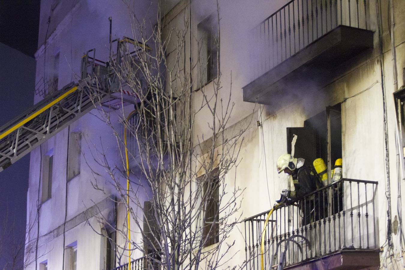 Fotos: La operación de los bomberos para sofocar el incendio