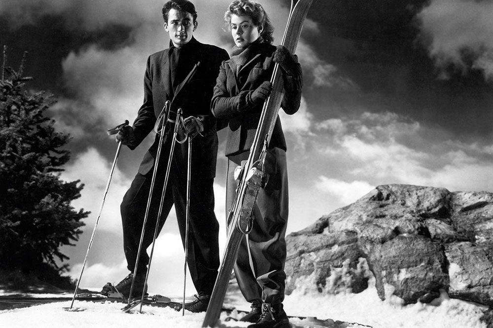 La importancia de la ropa apres-ski comienza en el año 40 en Estados Unidos, cuando la alta sociedad se reúne tras esquiar en las zonas más exclusivas como Aspen o Deer Valley. En 1945, Hitchcock, en su película 'Recuerda', plasmó este estilo de vestir que hizo furor en la época.