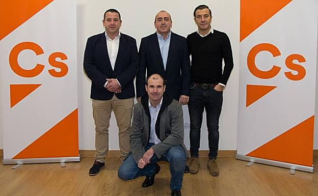 Equipo del área de deportes de Ciudadanos en Camargo.