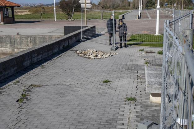 No es la primera vez que aparecen grietas o se forman socavones en la zona. 