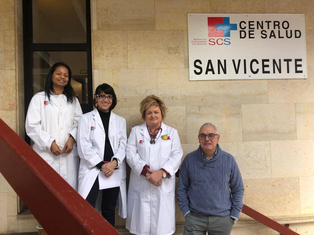 Decenas de profesionales escenifican su «hartazgo» por sus condiciones laborales con paros a las puertas de los centros de salud