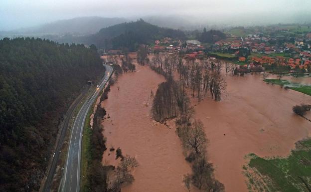 Inundaciones por crecida del río Saja en Virgen de la Peña 