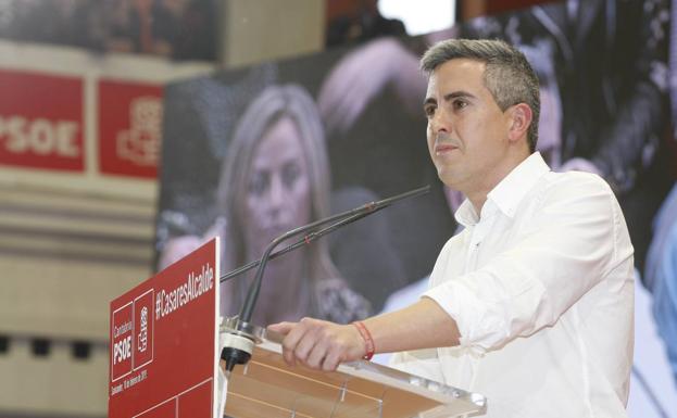 Zuloaga pide «responsabilidad» y «lealtad sin fisuras» a todo el PSOE