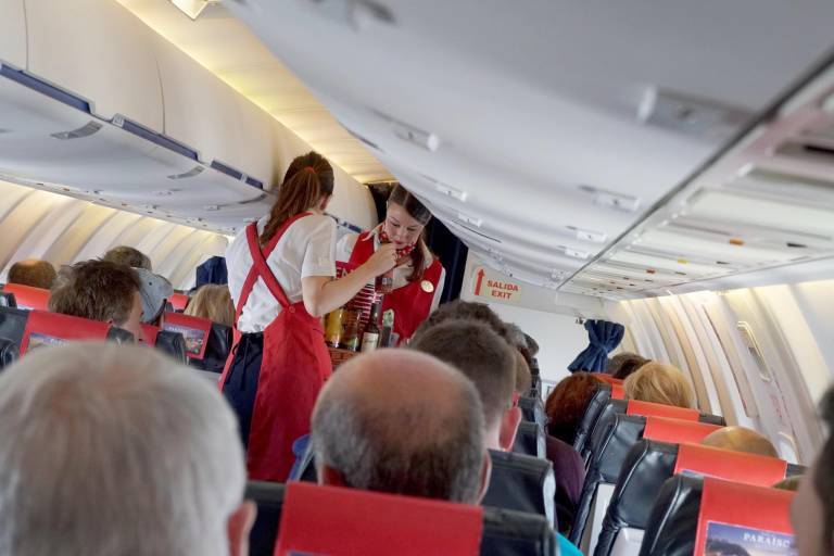 Tripulación de Air Nostrum, durante un vuelo.