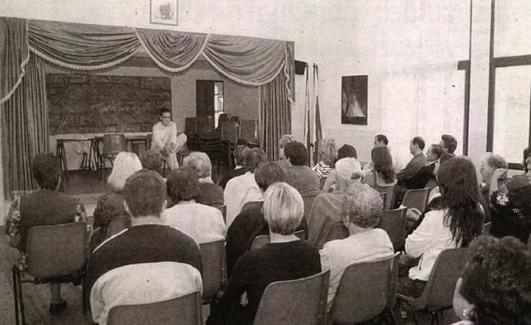 Asamblea vecinal celebrada en otoño de 2003 para pedir que el condenado se marchara del pueblo.