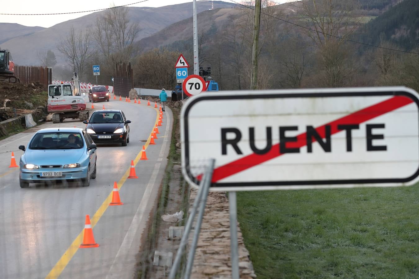 Fotos: Obras para restablecer el tráfico en la carretera afectada por el argayo de Ruente