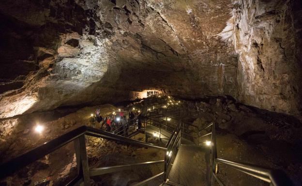 La cueva de El Pendo, un viaje familiar en el tiempo