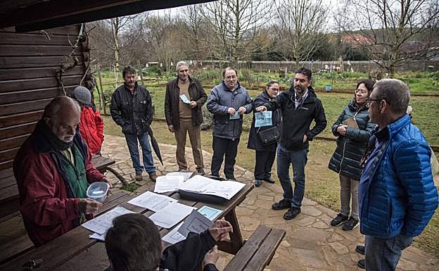 Camargo sortea el uso de siete parcelas de sus huertas sostenibles