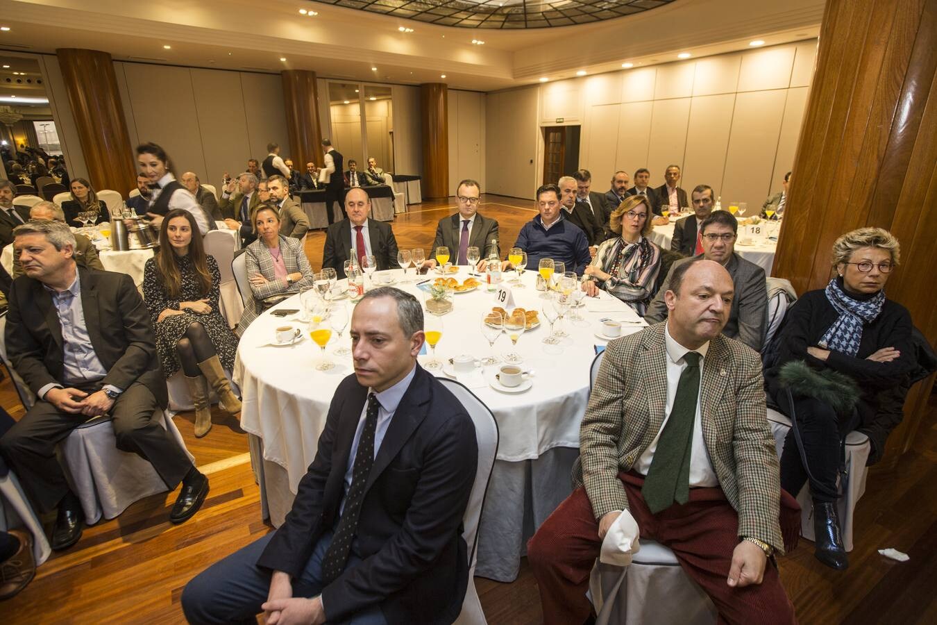 Asistentes al Foro Económico celebrado este martes en el Hotel Bahía de Santander, en el que ha intervenido Jaime González, presidente del Puerto