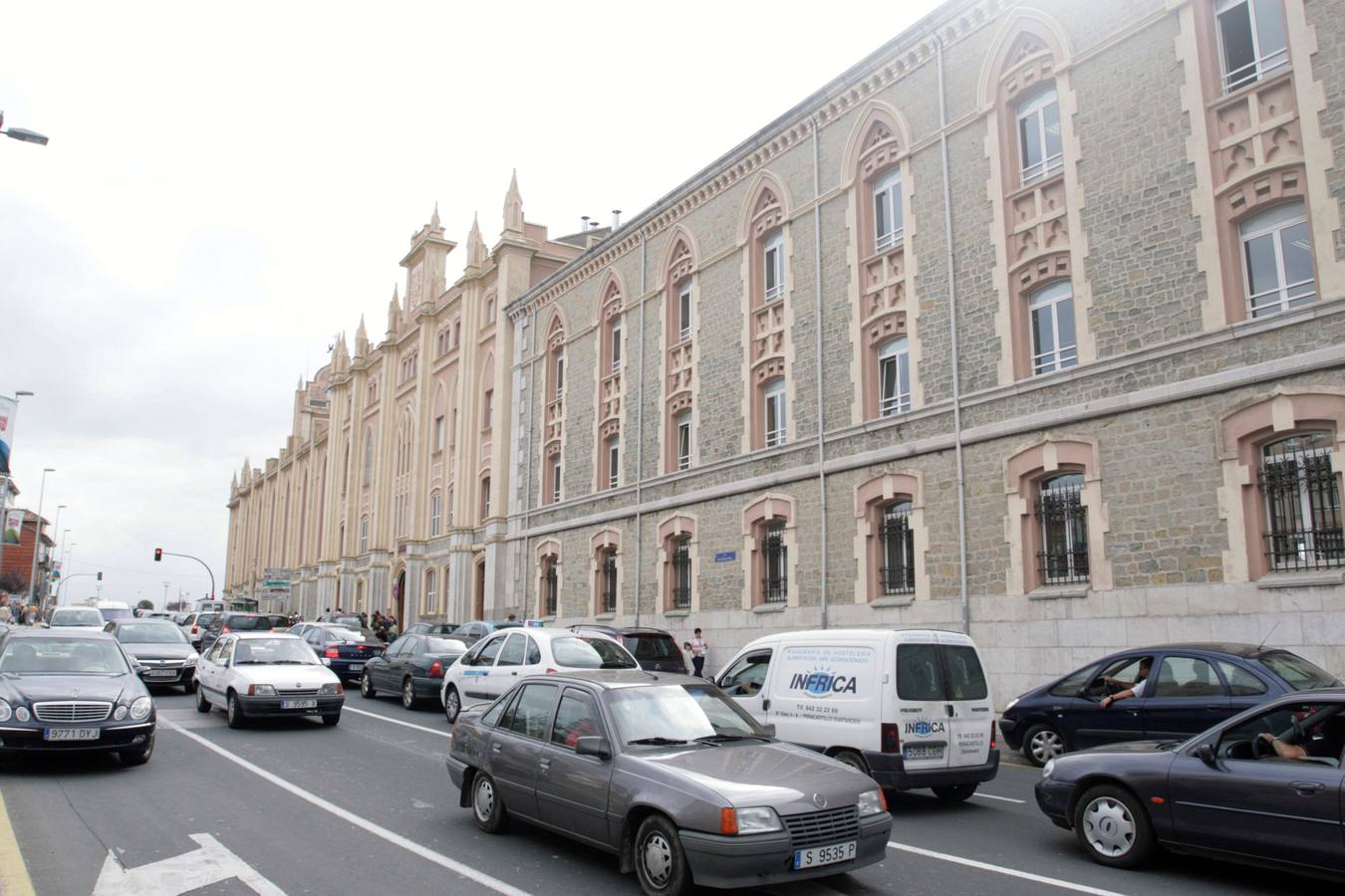 Vista exterior del colegio de Los Salesianos en Santander. 