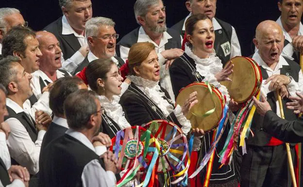La Gala del Folclore cántabro se celebrará el 21 de marzo con 200 artistas sobre el escenario