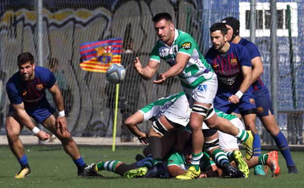 El reinosano Joel, uno de los jugadores que mejor rendimiento ha tenido esta temporada, en una juagada ante el Barça.