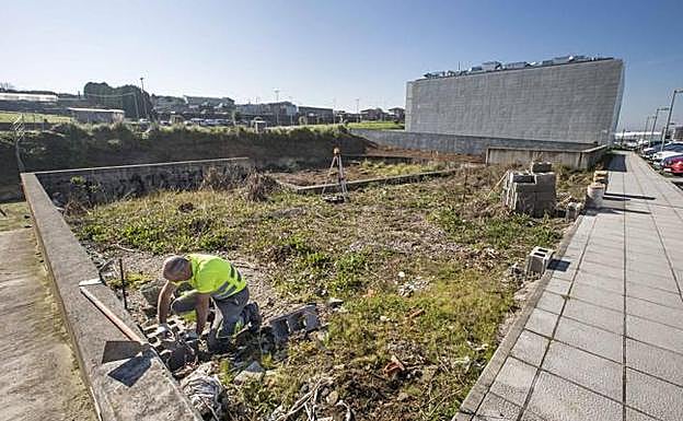 Ascán ha comenzado esta semana los trabajos previos sobre el solar que albergará el nuevo edificio de oficinas tecnológicas. 