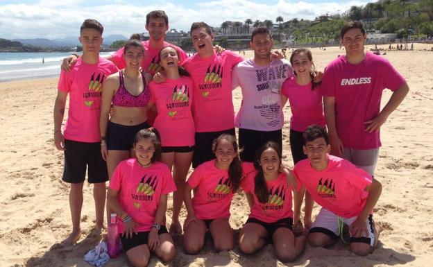 Los chavales, en una jornada de entrenamiento en la playa de El Sardinero.