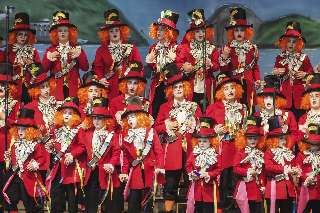 Fotos: Las murgas infantiles de Santoña presentaron sus trajes y canciones