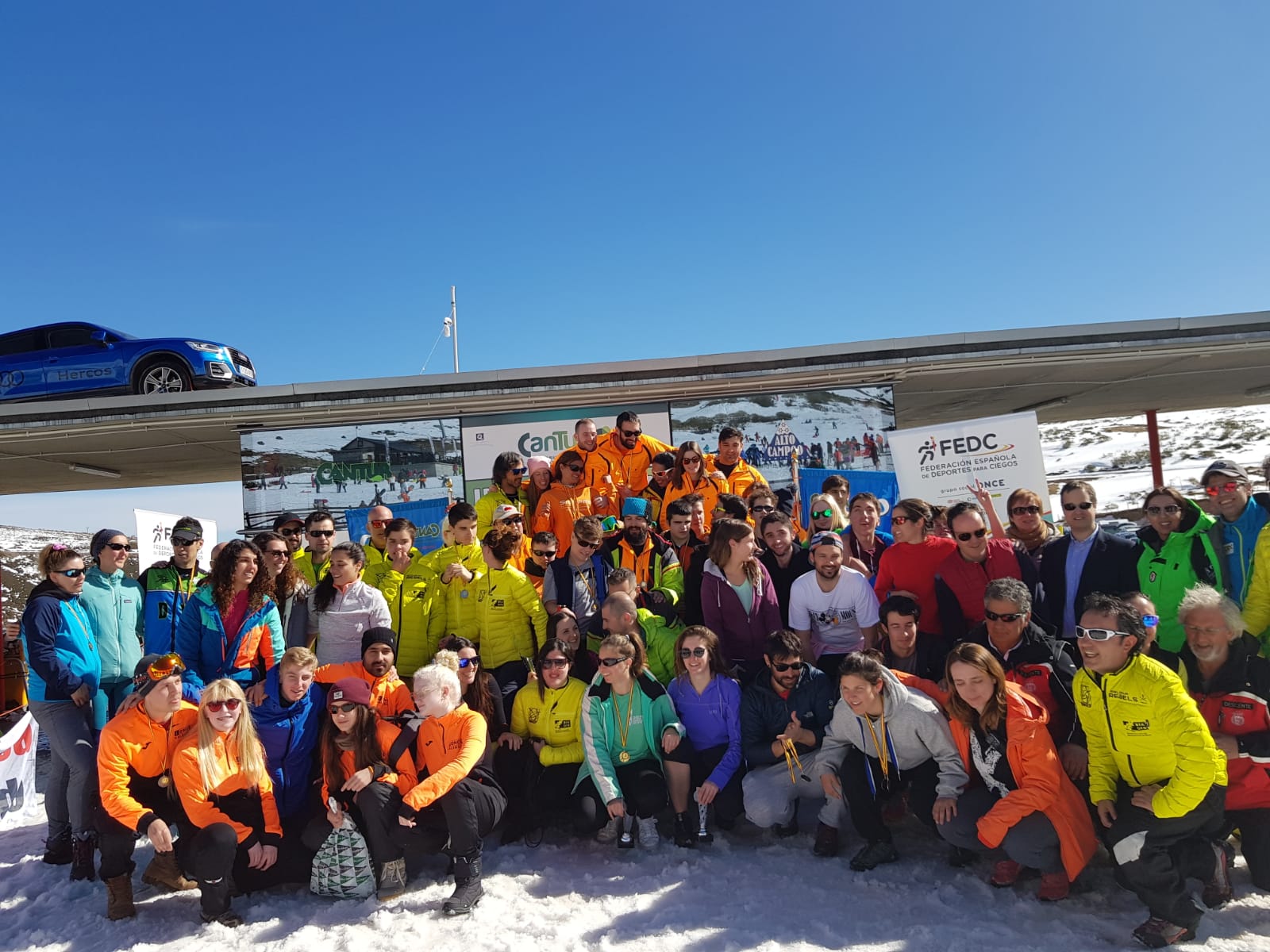 La estación de Alto Campoo acogió el fin de semana esta prueba en la que participaron 31 esquiadores ciegos o con discapacidad visual grave, acompañados de sus guías