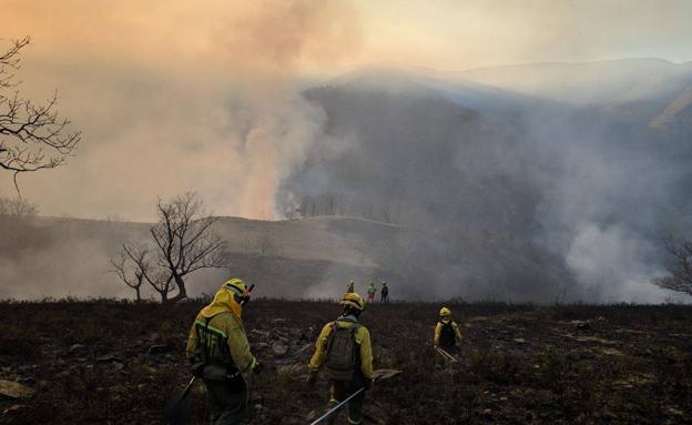 Cantabria registró cuatro incendios forestales durante la madrugada y uno permanece activo