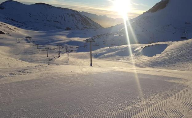 El fin de semana ha dejado un gran número de usuarios en las pistas de la Cordillera Cantábrica